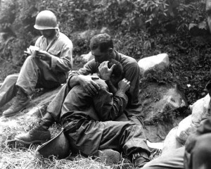 Soldiers-praying-and-consoling