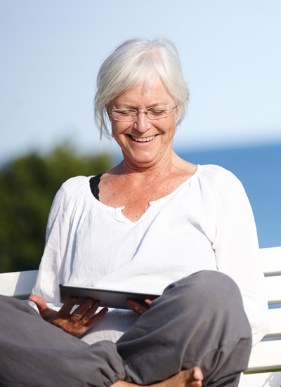 woman-reading-tablet