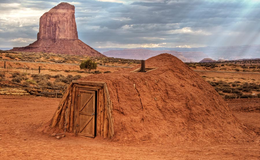 navajo-hogan-in-monument-valley