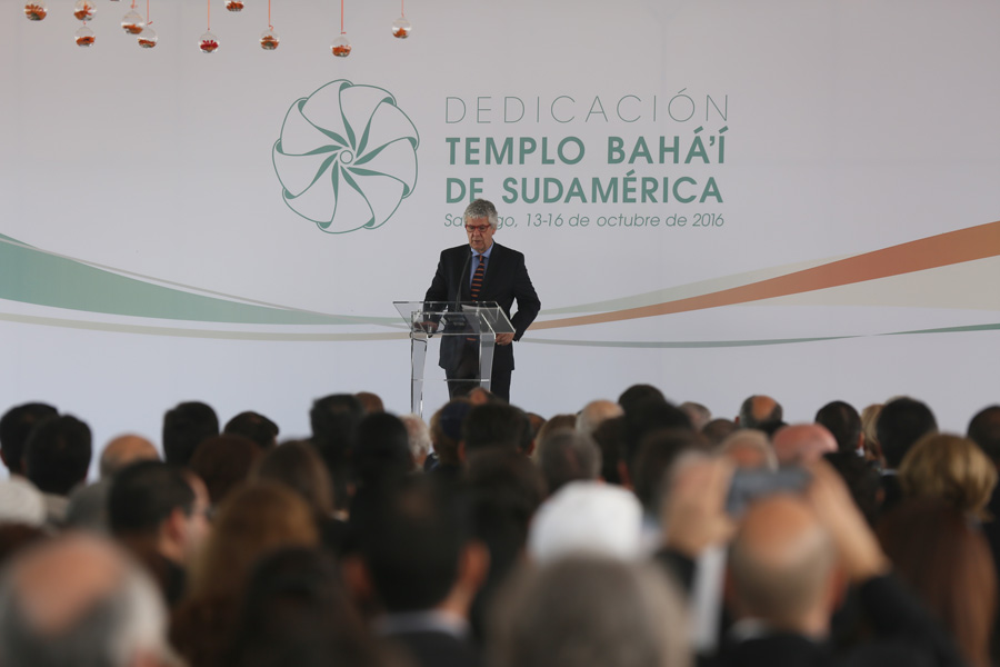 Minister Secretary General Nicolás Eyzaguirre, representative of the President of Chile, addresses visitors at the welcome reception.