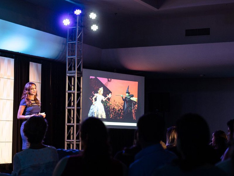 eva-la-rue-speaking-2