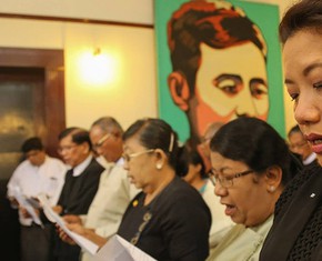 Aung San Suu Kyi Gathers Myanmar Religious Leaders