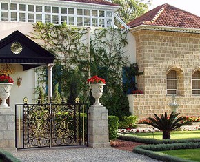 Baha’u’llah Reveals His New Faith