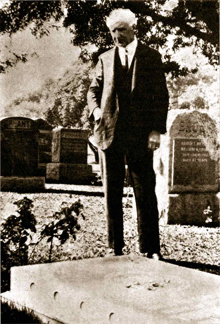 Howard MacNutt stands at the grave, in Los Angeles cemetery, of Thornton Chase, another disciple of ’Abdu’l-Baha, who was designated by ’Abdu’l-Baha as "the first American believer."