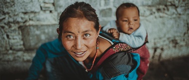 Brindando protección social a mujeres y niños