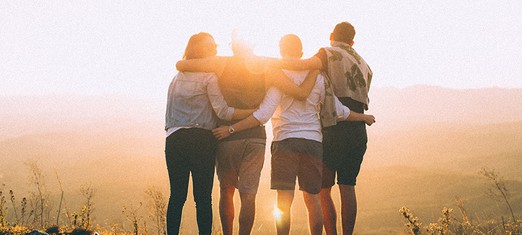 ¿Por qué los amigos que sirven juntos permanecen juntos?