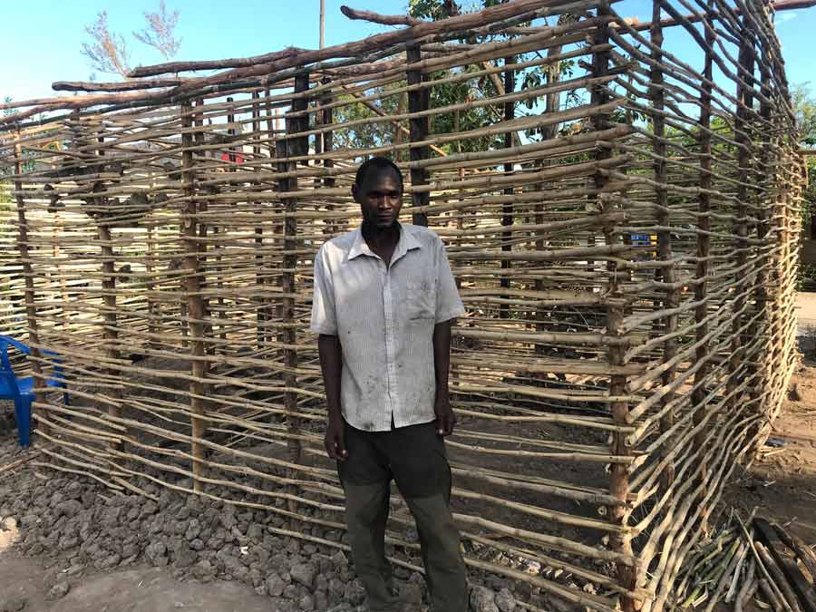 Norge Joao’s home was rebuilt by a group of youth in Dondo. Mr. Joao lives with his wife and nine children, most of whom participate in educational activities organized by the Baha’i community.