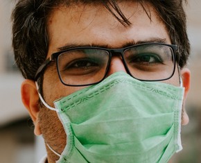 Médicos comparten lo que los ayuda a mantenerse fuertes frente a COVID-19