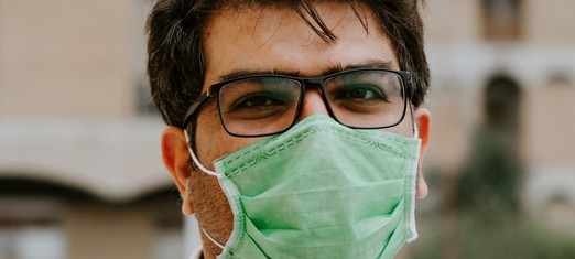 Médicos comparten lo que los ayuda a mantenerse fuertes frente a COVID-19