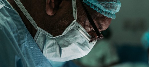 Apoyando a nuestros valientes doctores y enfermeras al frente de la batalla