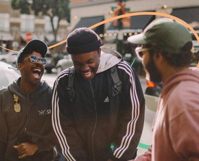 Cómo navegar a través de conversaciones controversiales con amigos y familiares