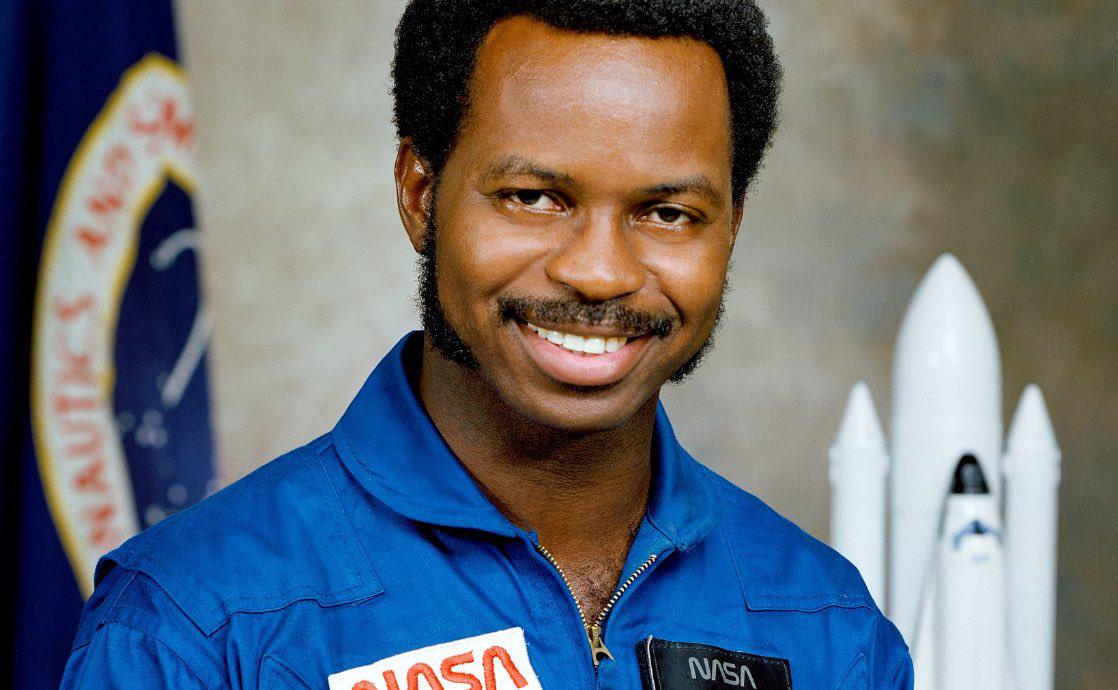 Dr. Ronald McNair: Un famoso astronauta, físico y bahá'í afroamericano