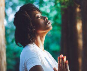 Cómo meditar espiritualmente: 9 consejos útiles para principiantes