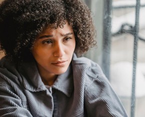 El trauma oculto: Efectos del racismo en la salud mental y física
