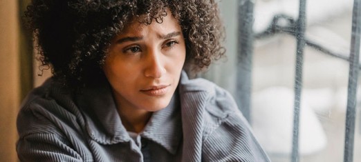 El trauma oculto: Efectos del racismo en la salud mental y física