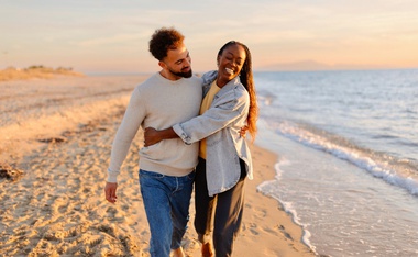 Estamos enamorados. ¿Deberíamos vivir juntos o casarnos?