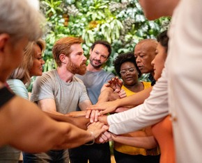 Cómo el programa de los 12 pasos enriqueció mi vida bahá’í