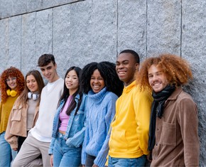 Rodeados por la belleza de la humanidad