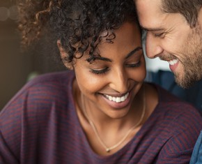 Historias de relaciones interraciales: dificultades y éxitos