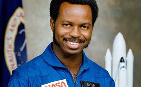 Dr. Ronald McNair: Un famoso astronauta, físico y bahá’í afroamericano