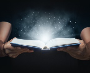Leyendo las grandes enseñanzas espirituales de cada fe